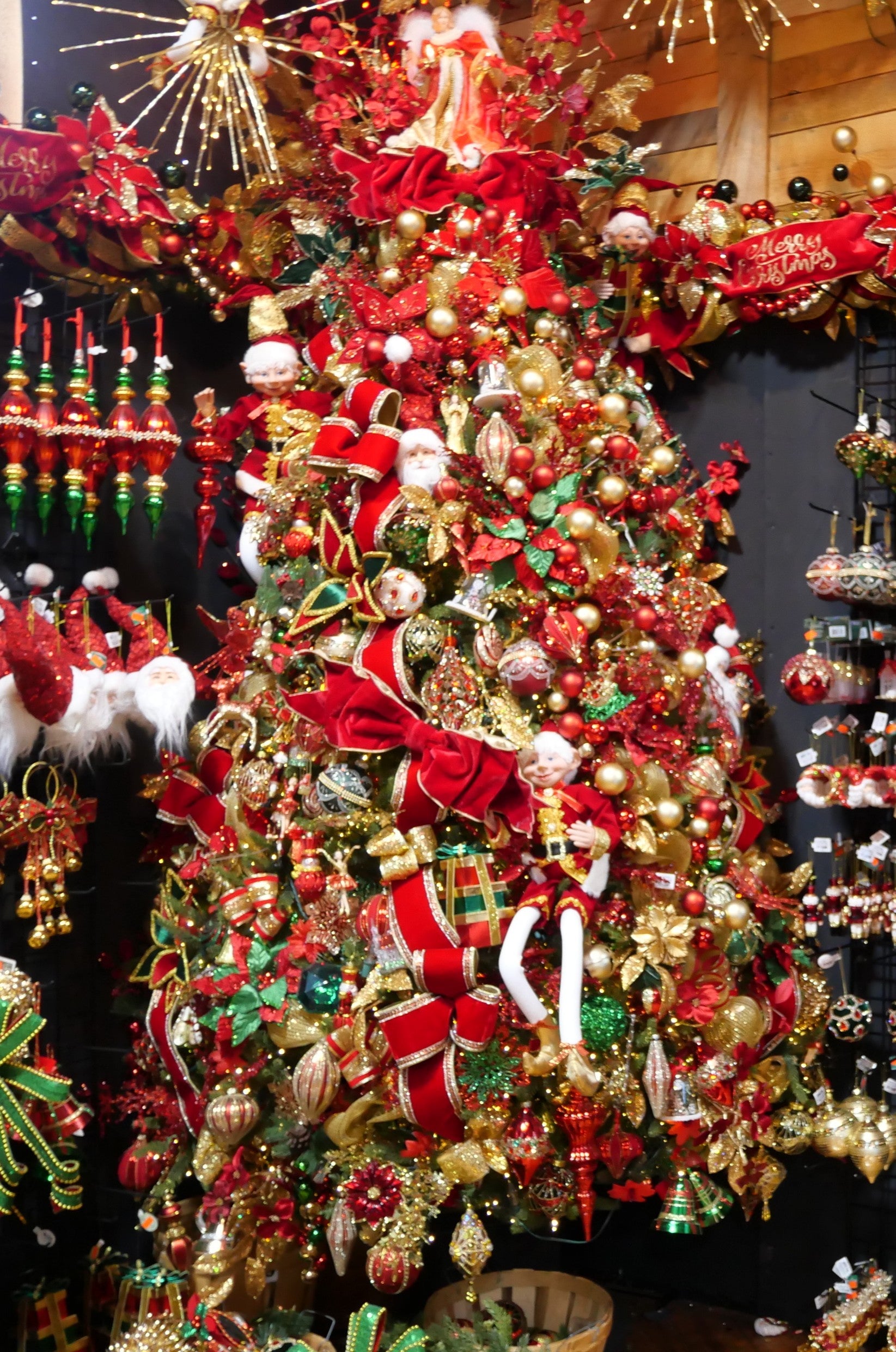 Red and Gold – House of Holiday