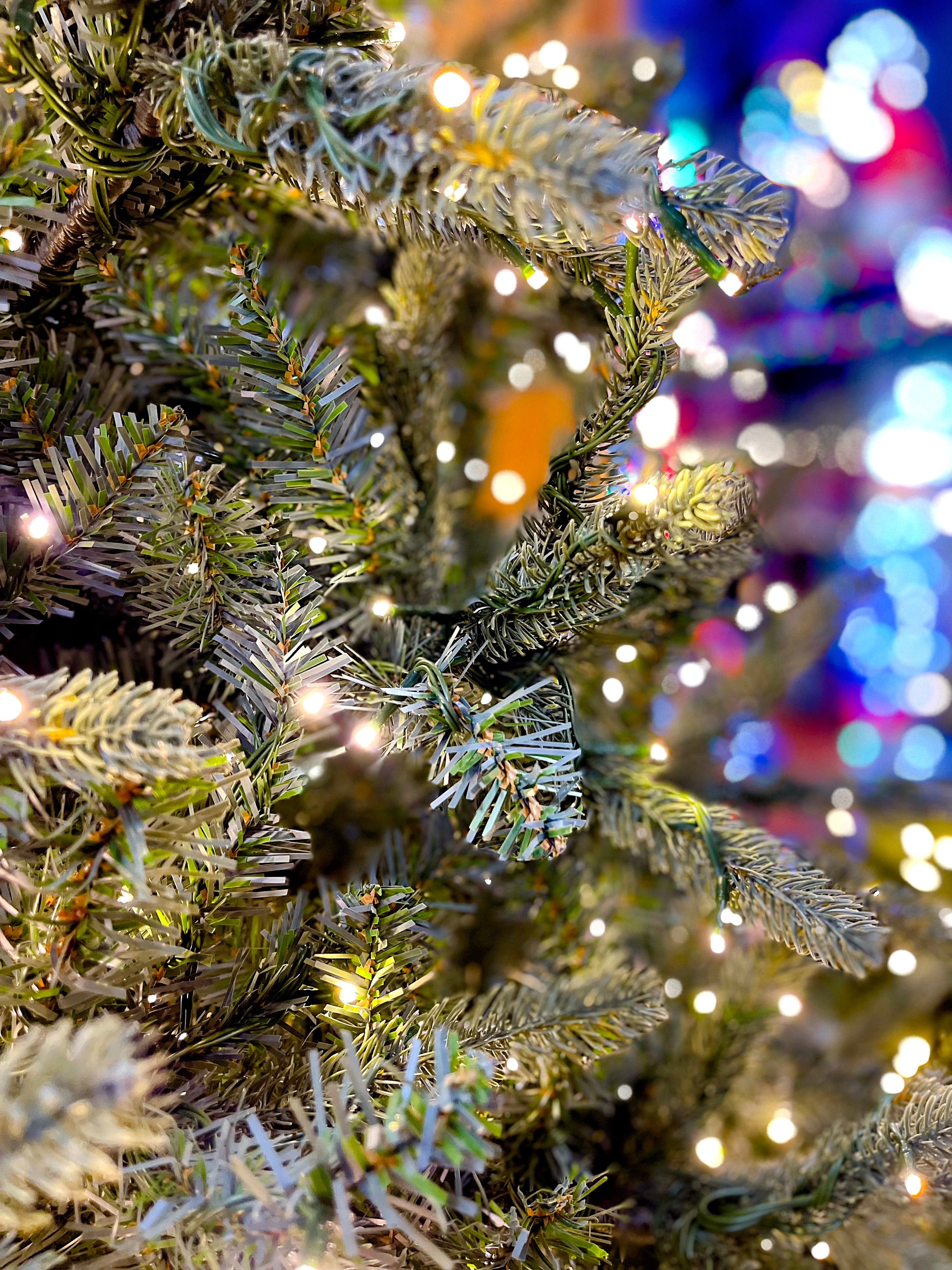 Puleo International 7.5ft Pre-Lit East Hampton Pine Tree