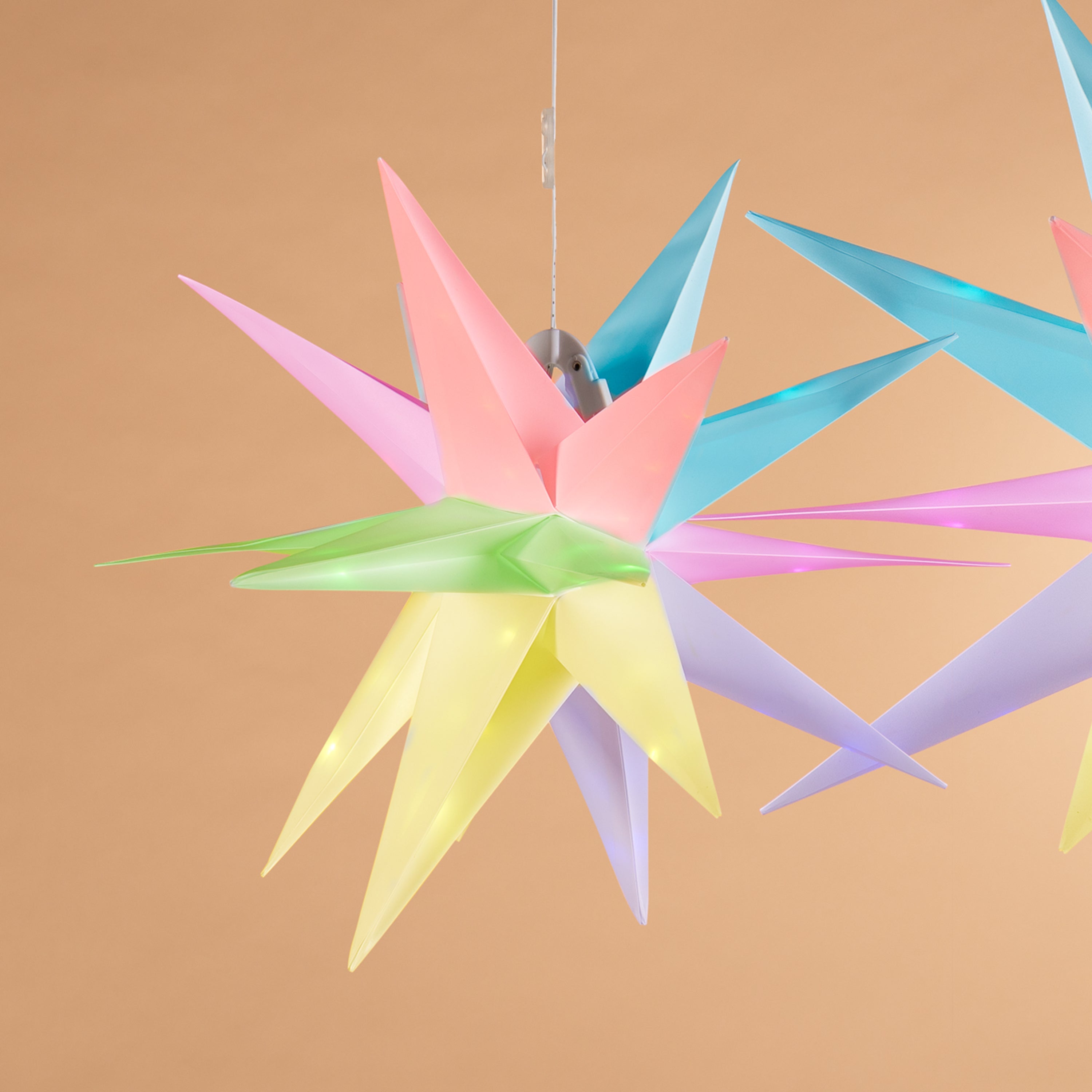 Hand detailed 17.6 in D Battery Operated White Foldable Starburst with 54 Smart LED Lights 2740220EC