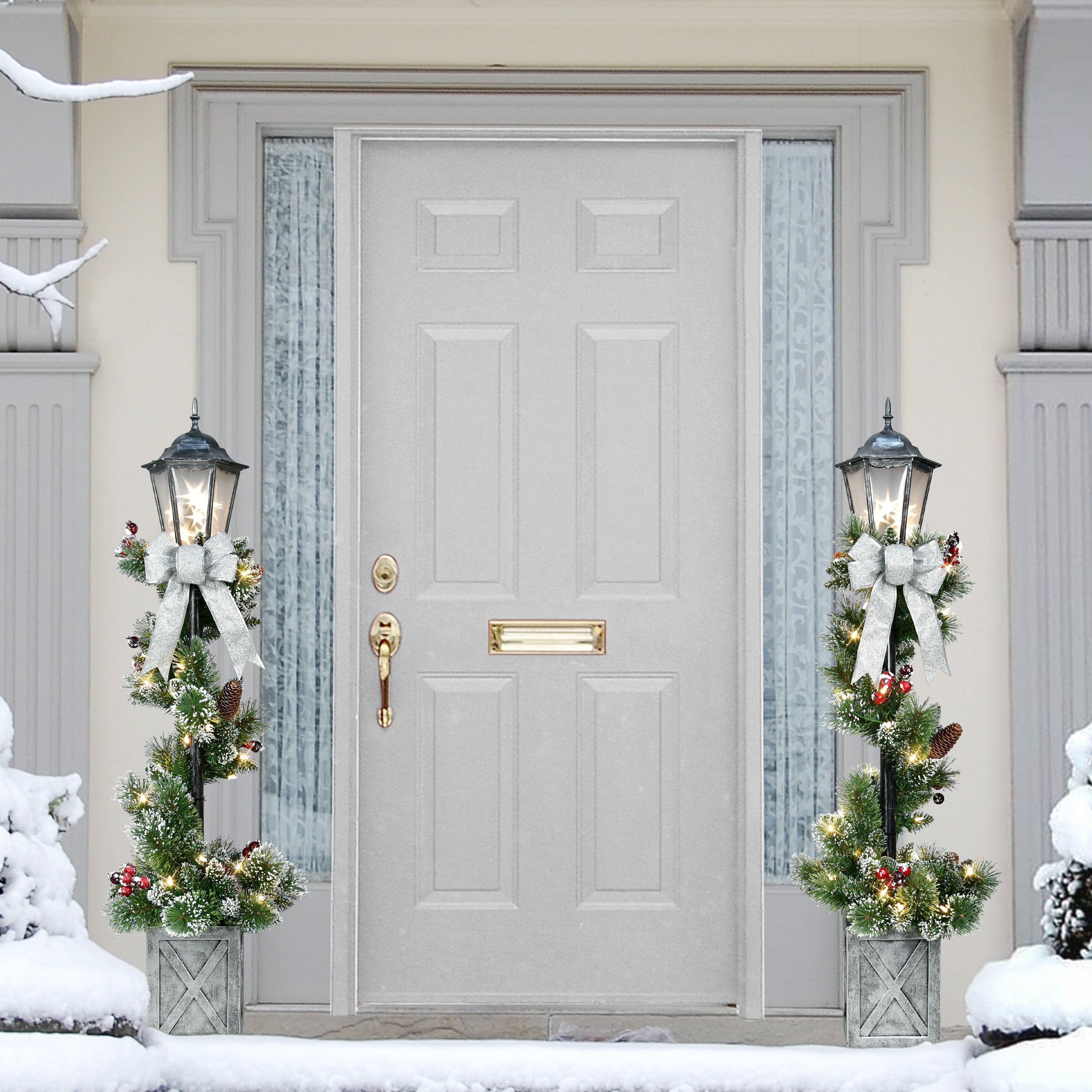 4' Set of 2 Pre-Lit Lamp Posts