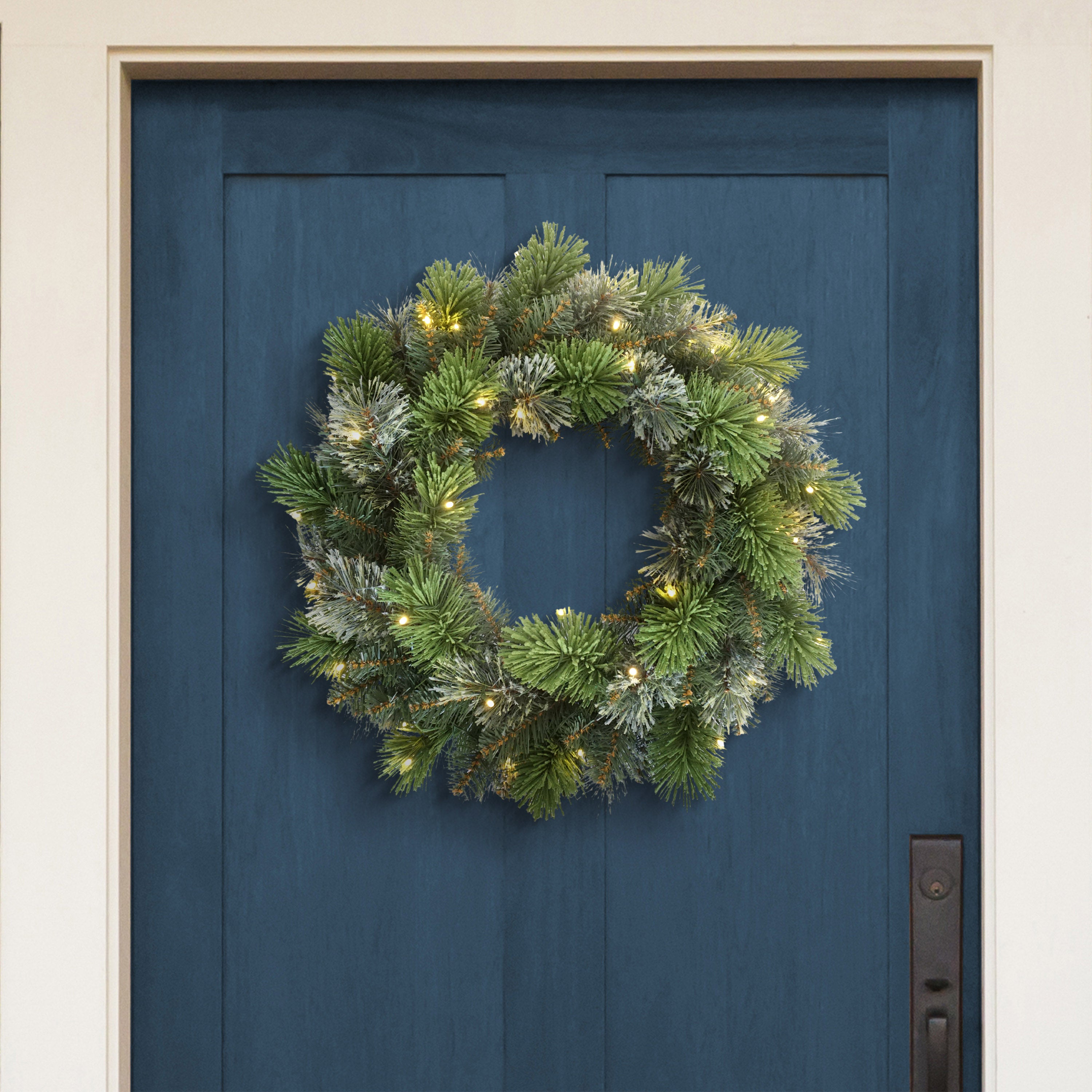 24" Pre-Lit Oklahoma Pine Wreath