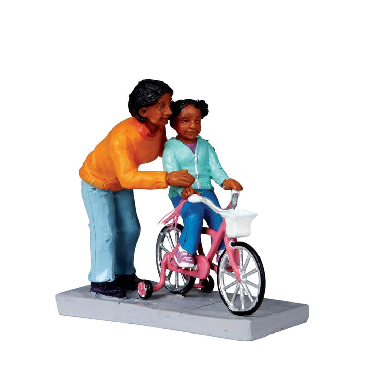 LEMAX "Mom Lends A Helping Hand" Figurine #02759