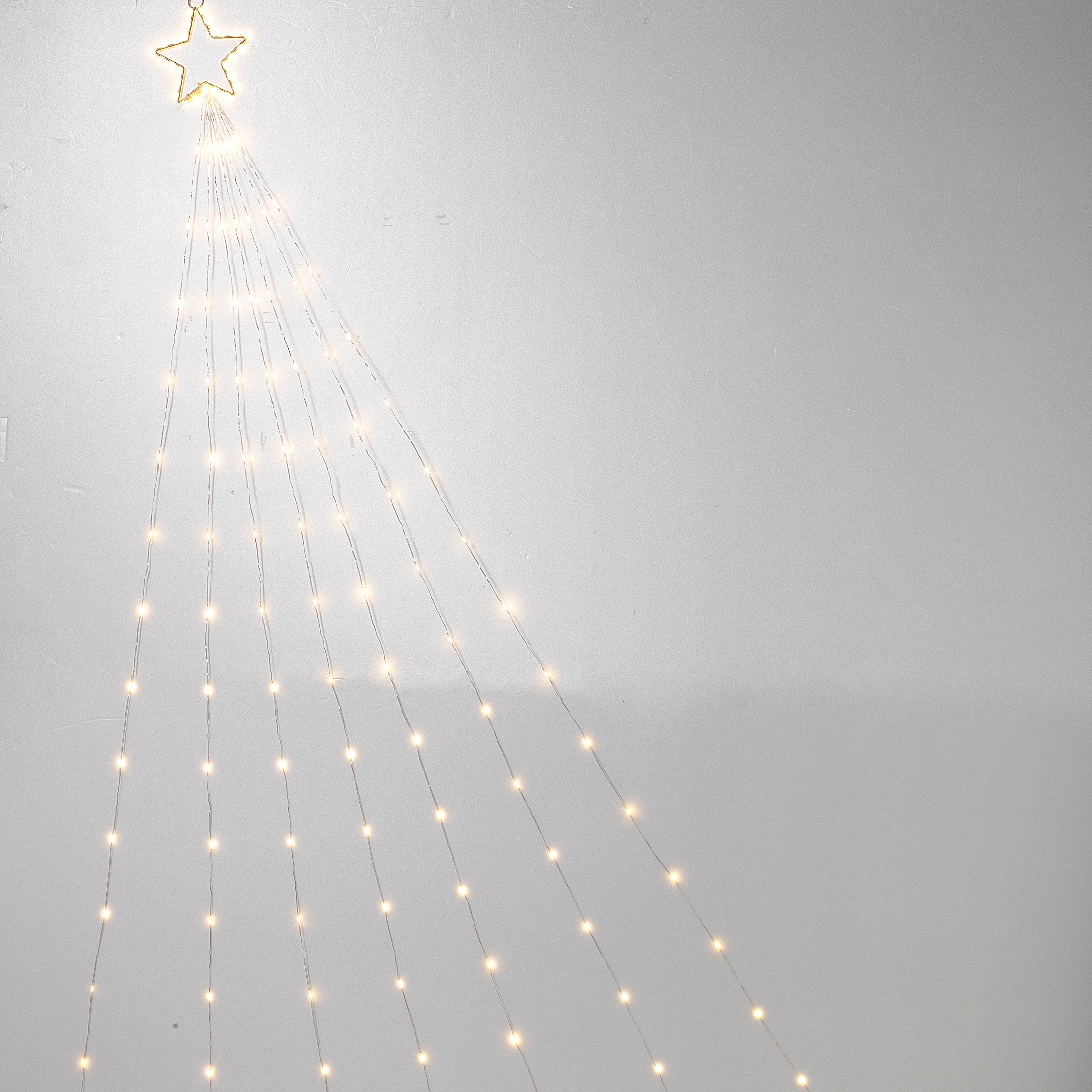 5-in D Electric Shooting Star with 30 Warm White LED Lights & Seven 7' Tails with 21 LED Lights